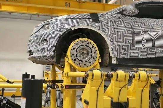 富士康跨界入局 年內推出電動汽車，是為蘋果造車鋪路還是重塑汽車零部件格局？